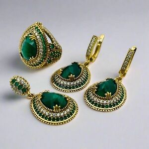 Elegant Green and Gold Jewelry Set